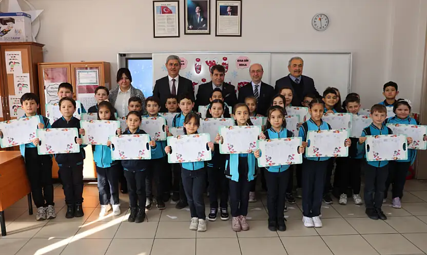 Konya'da öğrenciler karne sevinci yaşadı