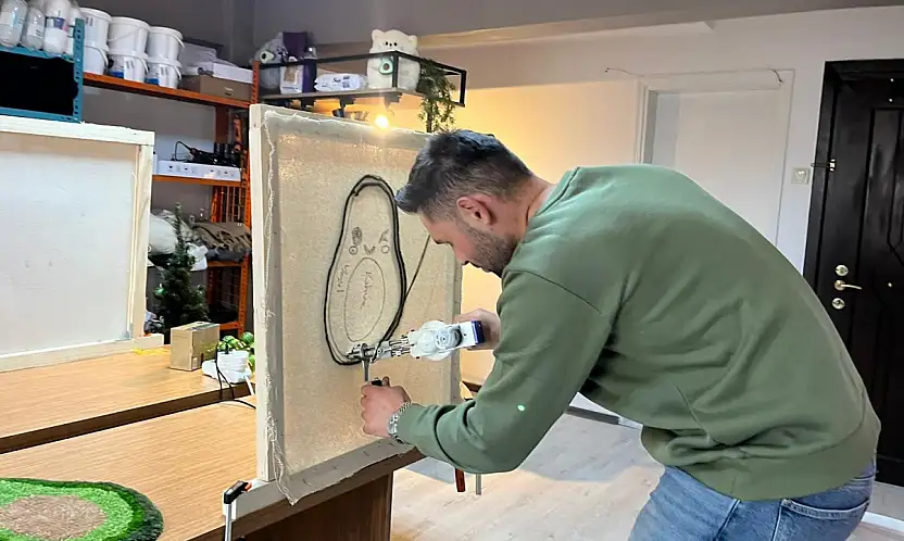 Konya'da öğrendi, tüm birikimiyle Eskişehir'de olmayan bir atölye açtı