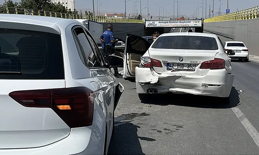Konya'da ortalık savaş alanına döndü! 6 araç birbirine girdi