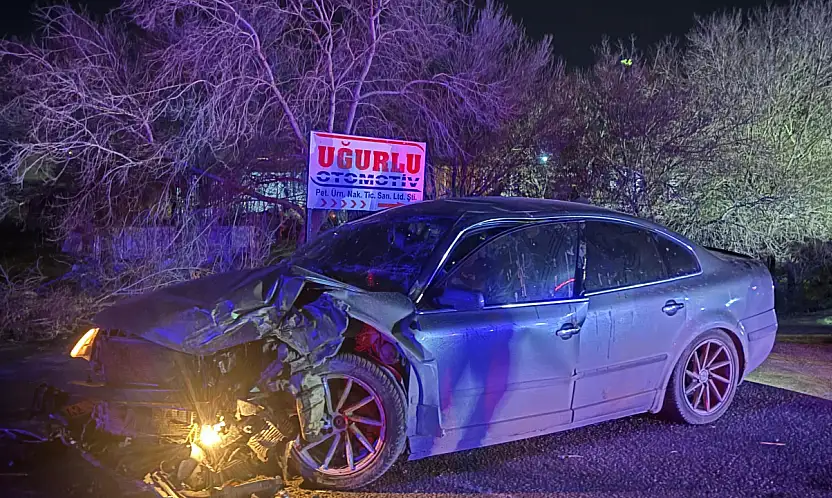 Konya'da otomobil ile çekici çarpıştı: 5 yaralı
