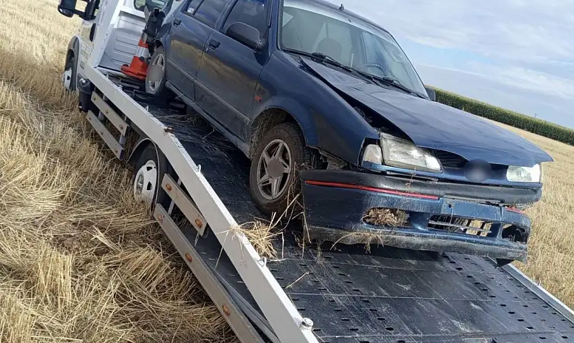 Konya'da otomobil şarampole devrildi: 2 yaralı