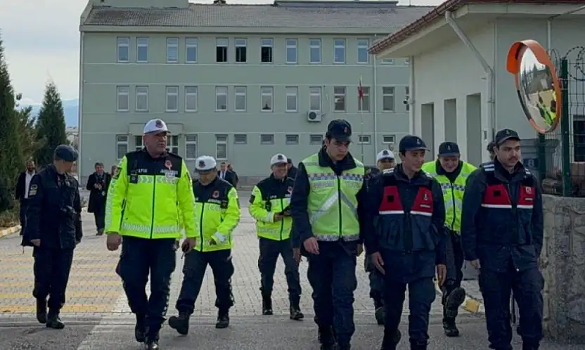 Konya'da özel öğrenciler jandarma ile trafik uygulamasına çıktı!