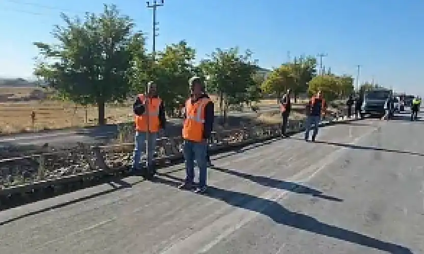 Konya'da pancar yüklü TIR devrildi: Sürücü ölümden döndü!