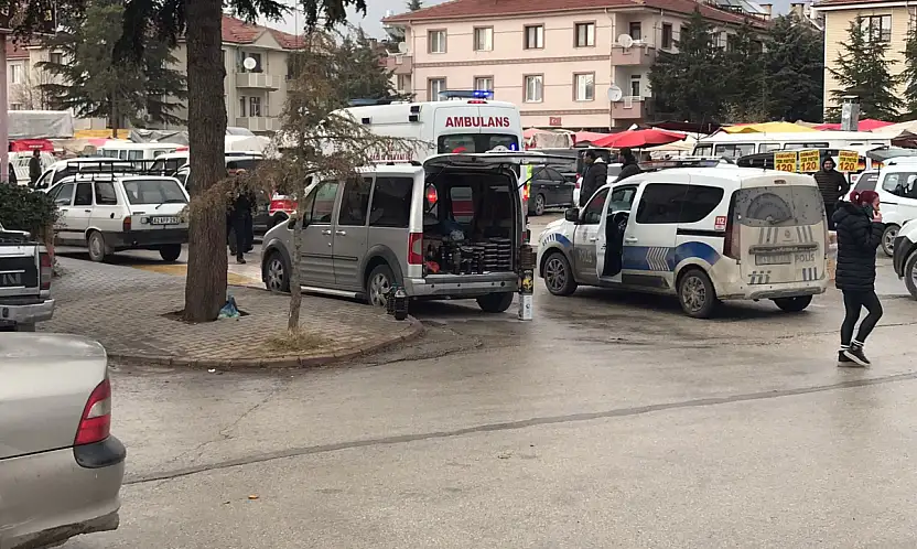 Konya'da pazar yerinde kavga! Taş ve sopalarla birbirlerine girdiler
