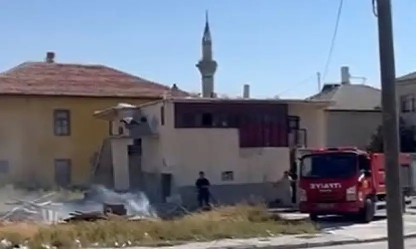 Konya'da peş peşe yangın! İki mahallede alevlere müdahale