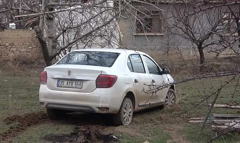 Konya'da polisin 'dur' ihtarına uymayan şüpheliler aracı bırakıp kaçtı
