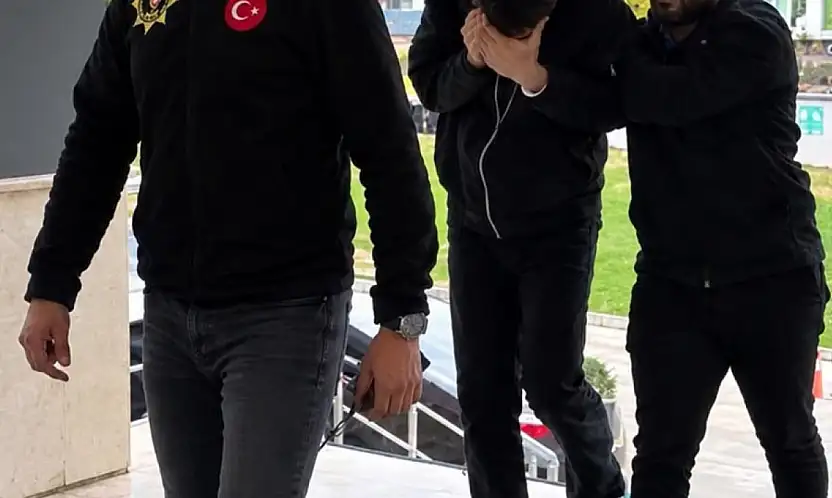 Konya'da polisten kaçamadılar: Çanta astarından hap, evden kilo kilo uyuşturucu çıktı