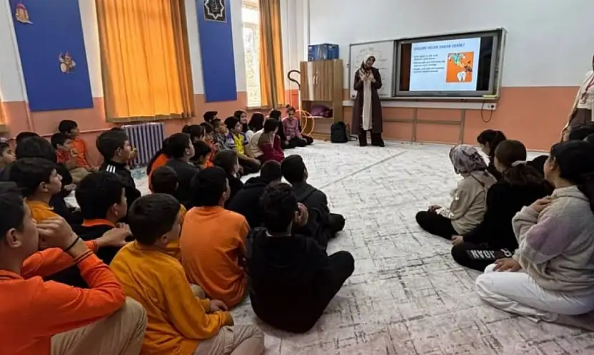Konya'da sağlıklı gülüşler için okul okul geziyorlar