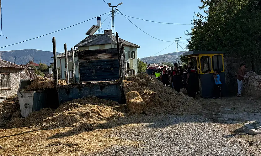Konya'da saman yüklü kamyonda korkutan yangın