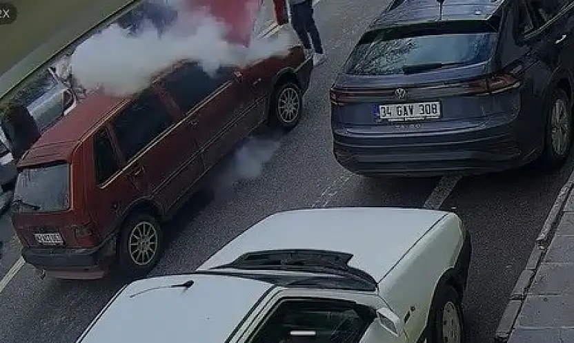 Konya'da seyir halindeki araç alev aldı