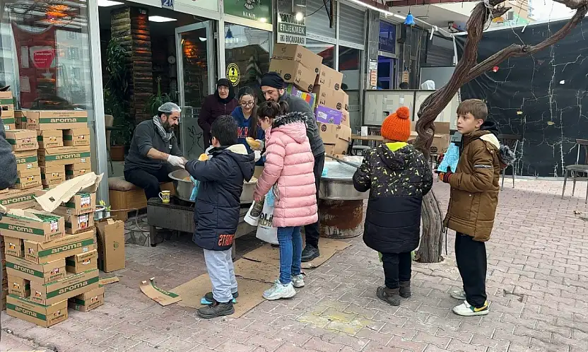Konya'da Şivlilikte çocukları şaşırtan sürpriz ikram