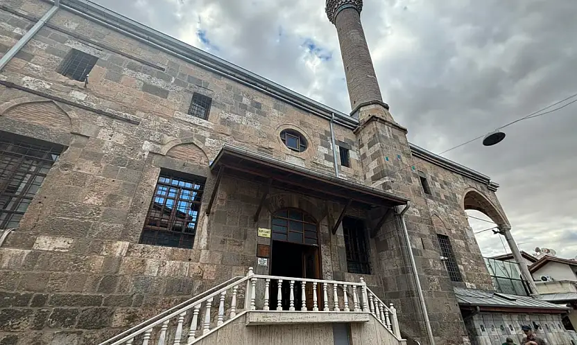 Konya'da tarihin izlerini taşıyor! Kapı Camii'nin taşları bakın nereden geldi