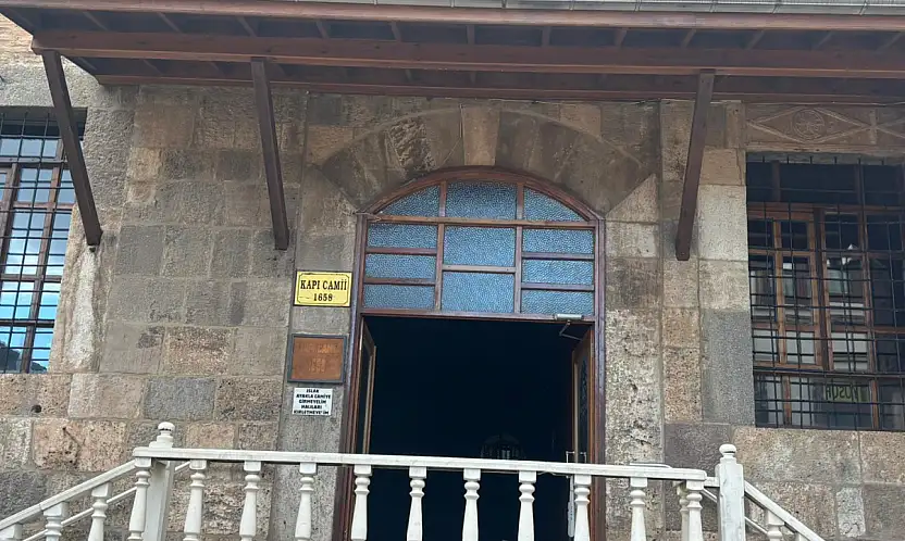 Konya'da tarihin izlerini taşıyor! Kapı Camii'nin taşları bakın nereden geldi