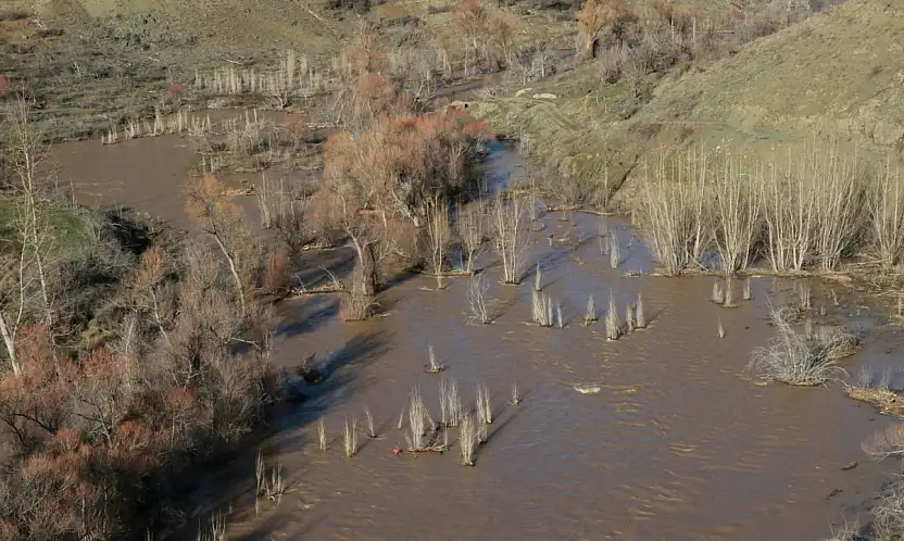 Konya'da taşkın alarmı: Tarım arazileri sular altında kaldı