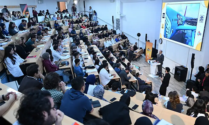 Konya'da tıp öğrencileriyle buluşan Altay'dan vicdan vurgusu