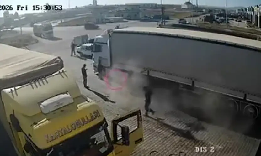 Konya'da TIR tamir ederken patlamaya yakalandı: Ustanın ölümden döndüğü anlar kamerada!