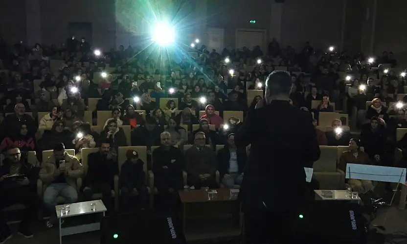 Konya'da unutulmaz arabesk gecesi: Dev organizasyon yoğun ilgi gördü