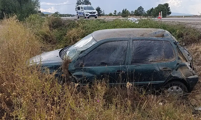 Konya'da yağmur sonrası korkutan kaza! Otomobil şarampole uçtu