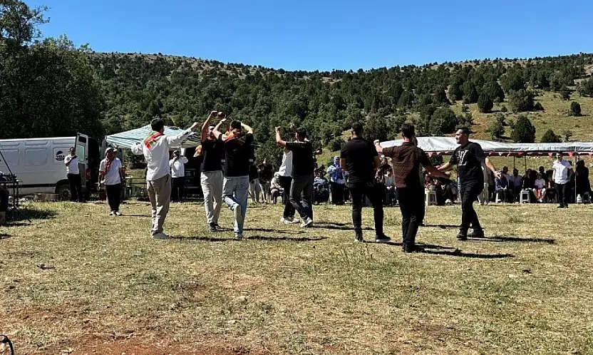 Konya'da yılların geleneği binlerce kişiyi aynı sofrada buluşturdu