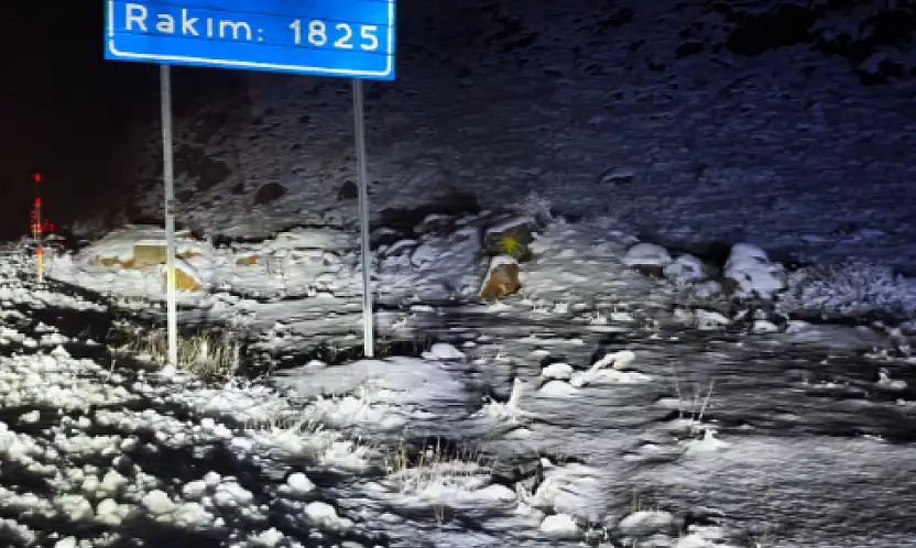 Konya'da yola çıkanlar dikkat: Kritik noktada kar yağışı etkili oluyor!