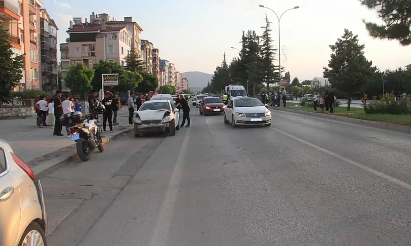 Konya'da zincirleme kaza! 3 yaşındaki çocuk hastaneye kaldırıldı