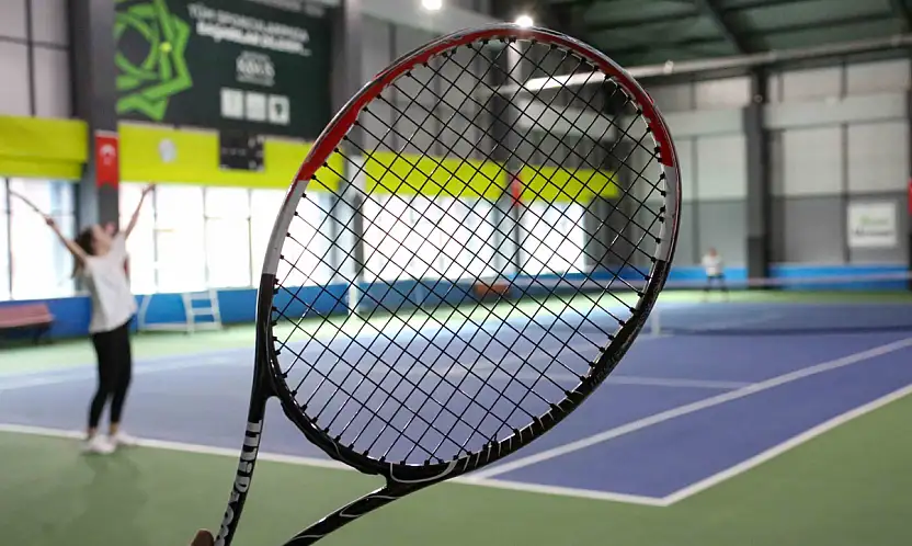 Konya Meram'da aile bağları tenisle güçleniyor