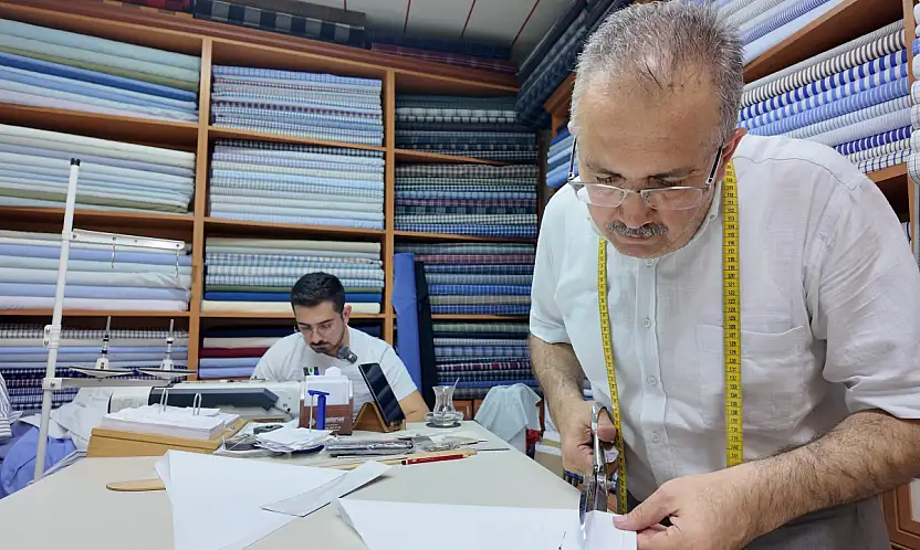 Konya'nın asırlık çınarı: Üç kuşaktır iğne iplikle kişiye özel hikaye dikiyorlar