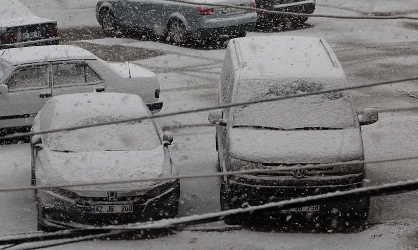 Konya'nın bu ilçesi yılın son gününde beyaza büründü