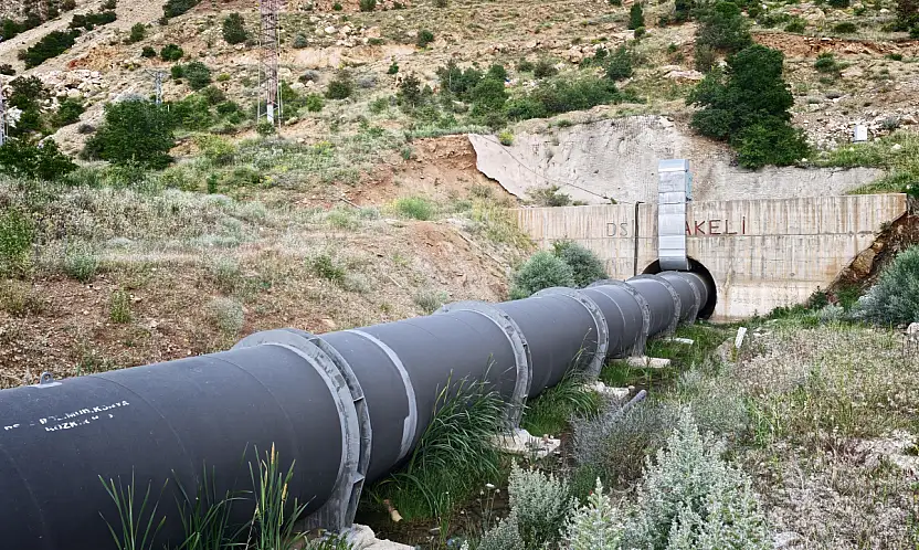 Konya'nın dev barajında çifte üretim: Hem su hem de elektrik akıyor!