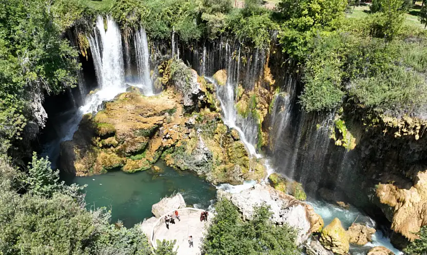 Konya'nın doğa harikası Yerköprü Şelalesi ilgi odağı!
