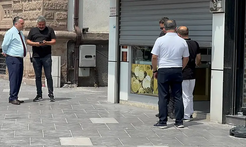 Konya'nın göbeğinde silahlı hesaplaşma! Kuyumcu ağır yaralandı