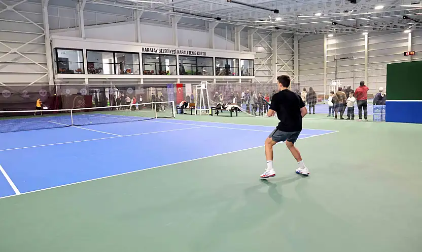 Konya'nın minik tenisçileri kupa için ter döktü