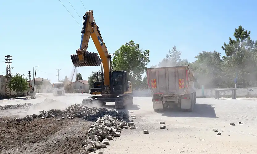 Konya'nın o caddesinde altyapı ve asfalt seferberliği