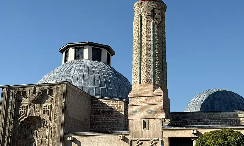 Konya'nın orta yerinde tarihi operasyon! 'Taş dantel' ilmek ilmek yeniden işleniyor