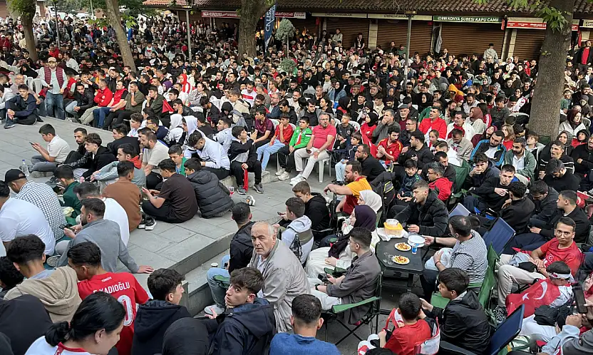 Konya'nın tarihi çarşısında milli maç heyecanı yaşandı