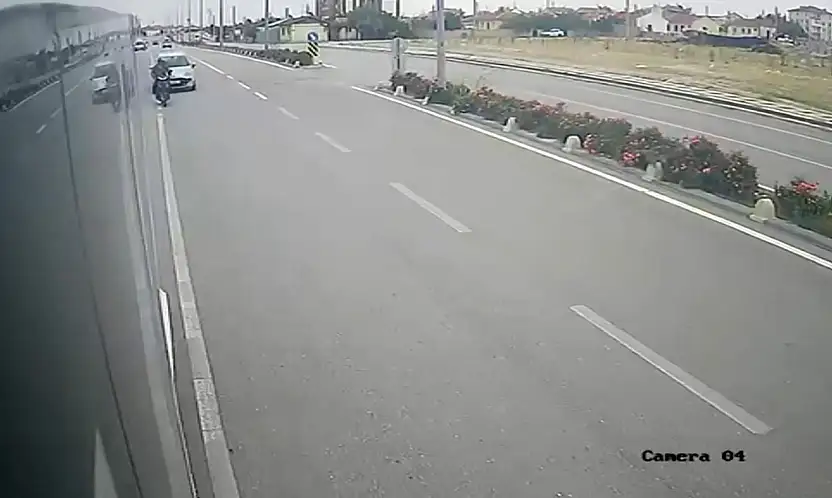 Konya plakalı araç çarptı: Korkunç kaza kamerada!