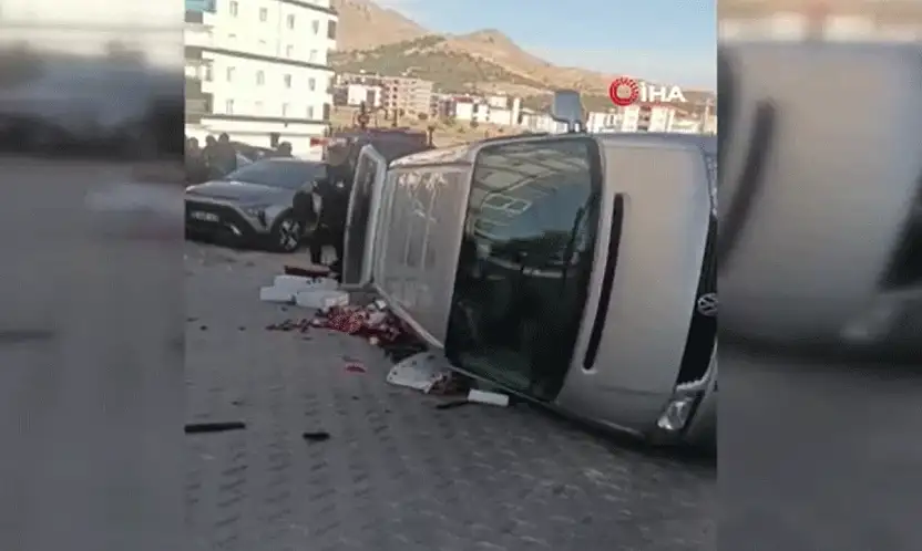 Konya plakalı minibüs Eskişehir'de kaza yaptı: 5 yaralı