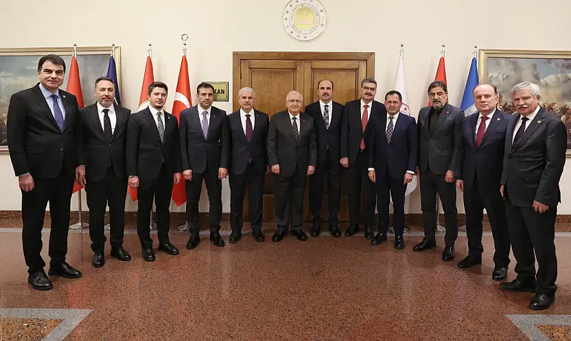 Konya protokolü Milli Savunma Bakanı Yaşar Güler'i ziyaret etti
