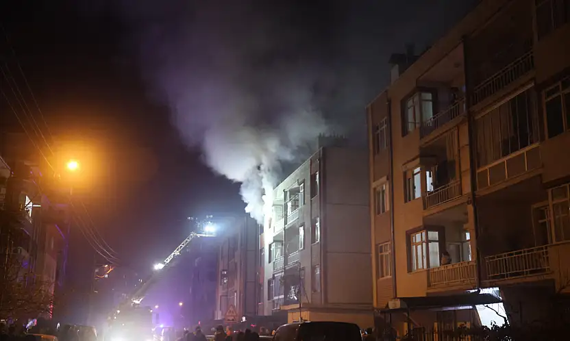 Konya Selçuklu'da 3 katlı binada yangın paniği