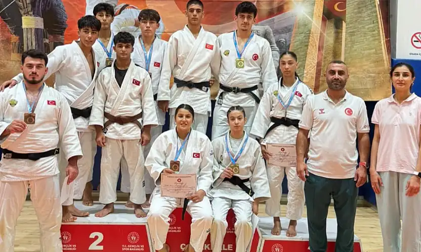 Konya SEM'den şampiyonada çifte gurur!