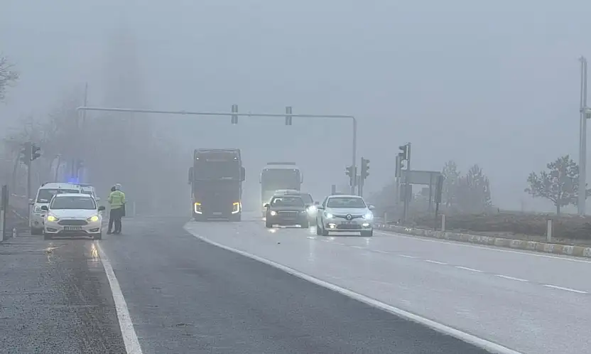 Konya'yı saran sis kazaları beraberinde getirdi