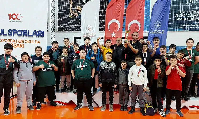 Konyalı minik pehlivanlar fırtına gibi esti