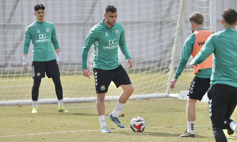 Konyaspor, Alanya deplasmanı için sahaya indi!