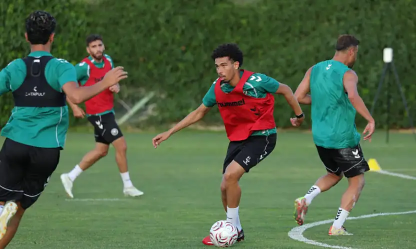 Konyaspor'da yeni transfer rüzgarı: Awaziem ilk antrenmanında