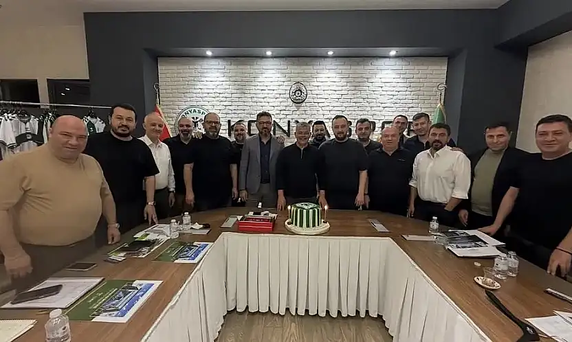Konyaspor'da yeni  yapılanma! Başkan Ömer Atiker yeni kararları duyurdu