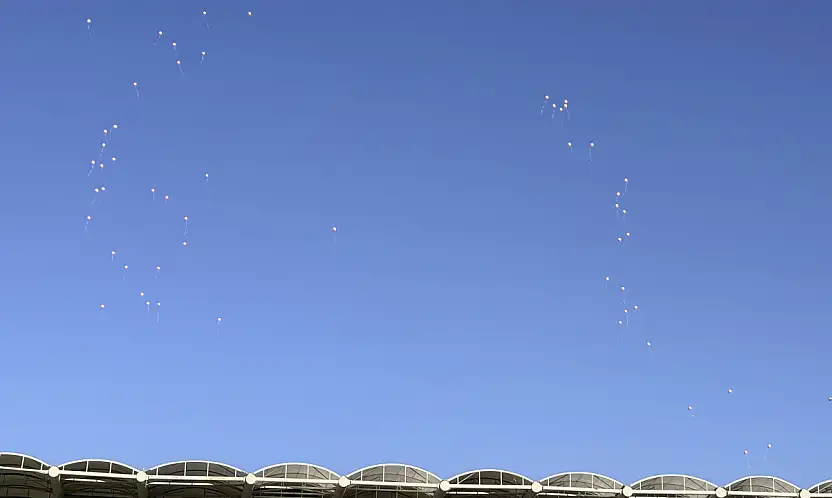 Konyaspor maçında pembe balonlar gökyüzüne yükseldi!