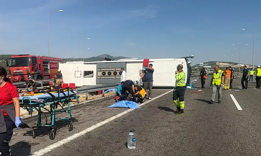 Manisa'da feci kaza! Yolcu otobüsü ile TIR çarpıştı: 11 ölü, 26 yaralı