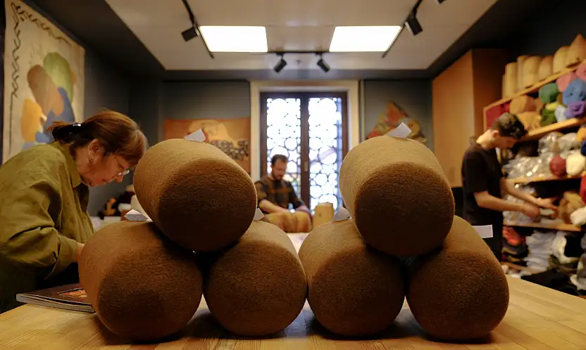 Mevlana Haftası'nda Konya'da keçe mesaisi: Eskiden zanaattı, şimdi sanat