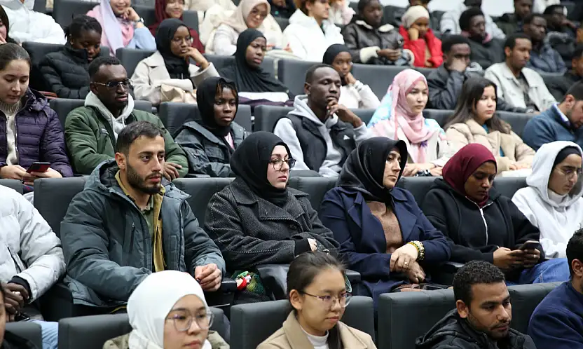 Mevlana Konya'da dünyaya anlatılıyor