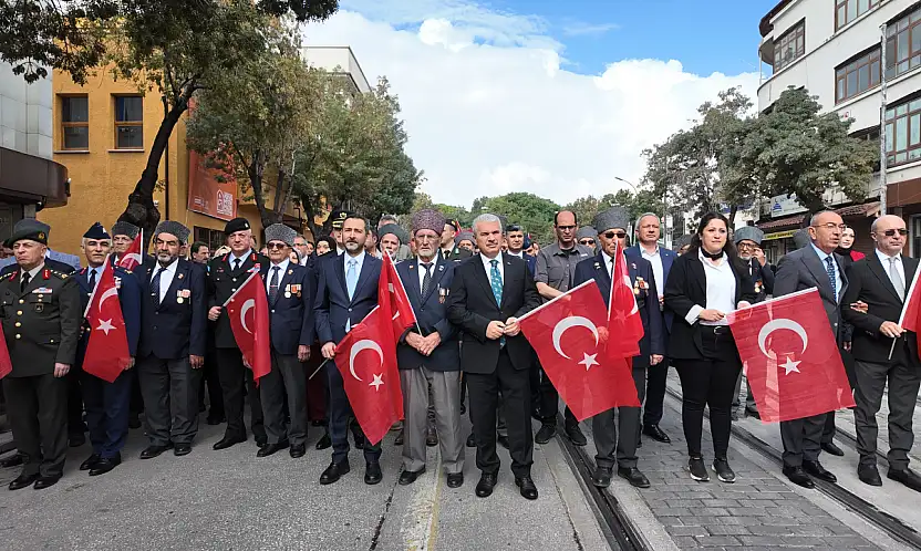 Mevlana Meydanı'nda dualar yükseldi: Konyalılar gaziler için yürüdü